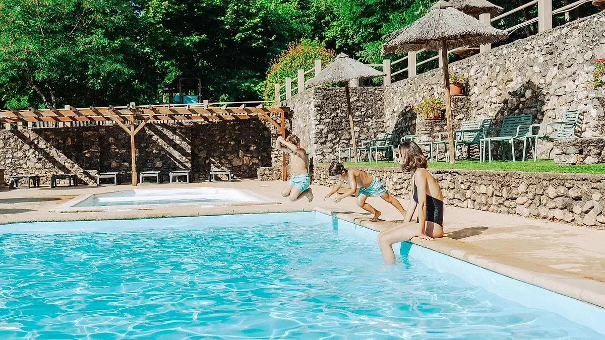 Piscine d'été de Cendras