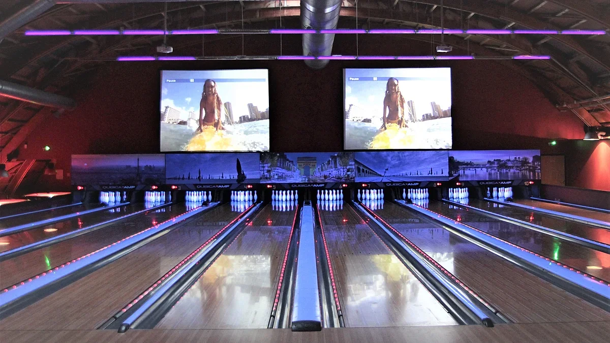 Piscine Aqua bowling des falaises