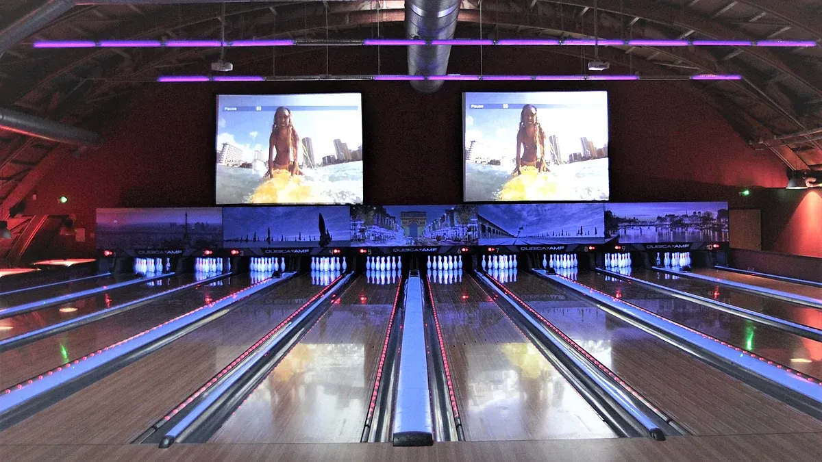 Piscine Aqua bowling des falaises