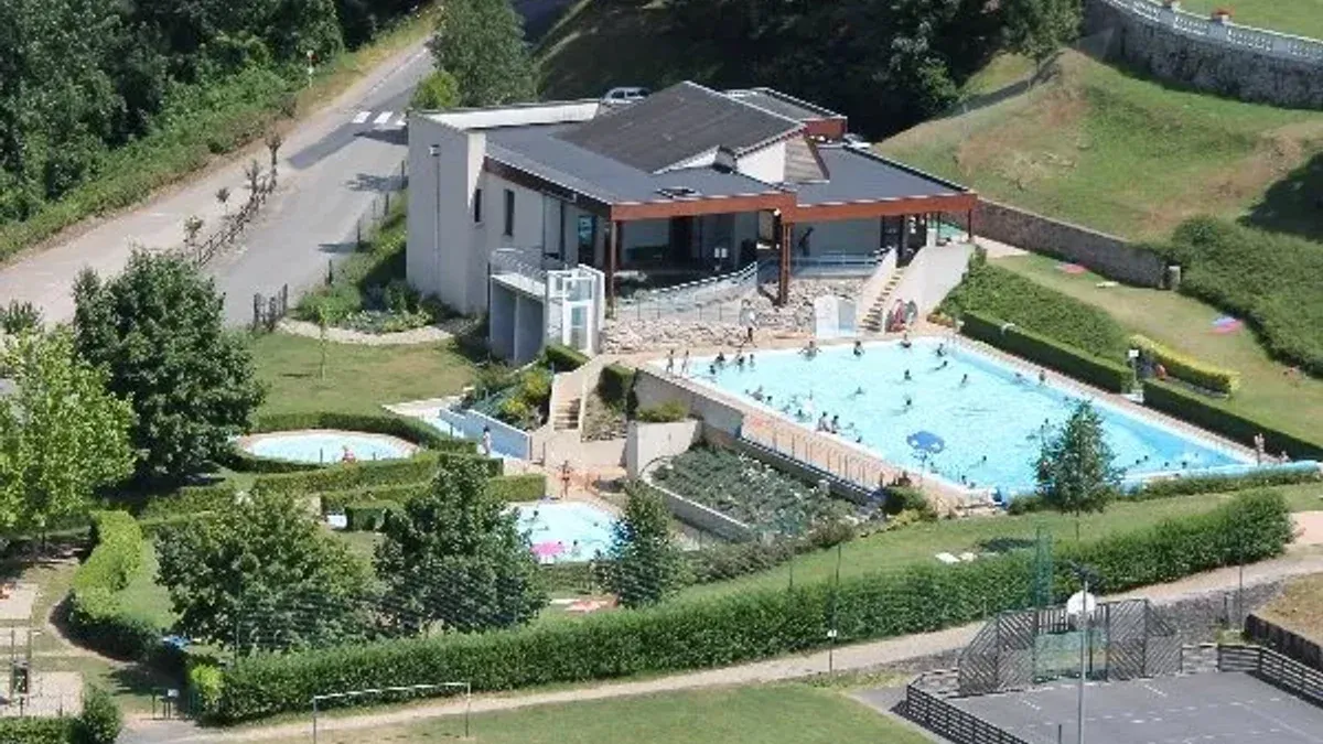 Piscine d'Entraygues-sur-Truyere