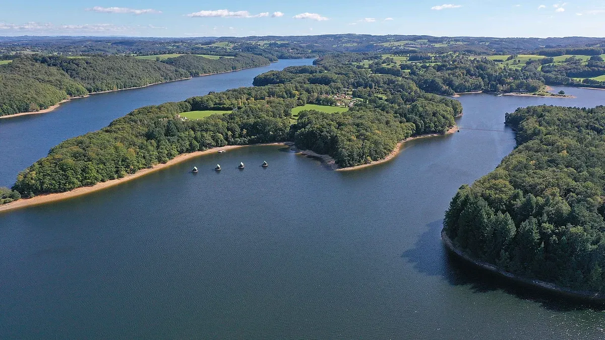 Piscine de Saint-Etienne-Cantales