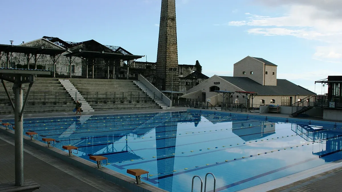 Piscine Vue Belle à Saline-les-Hauts